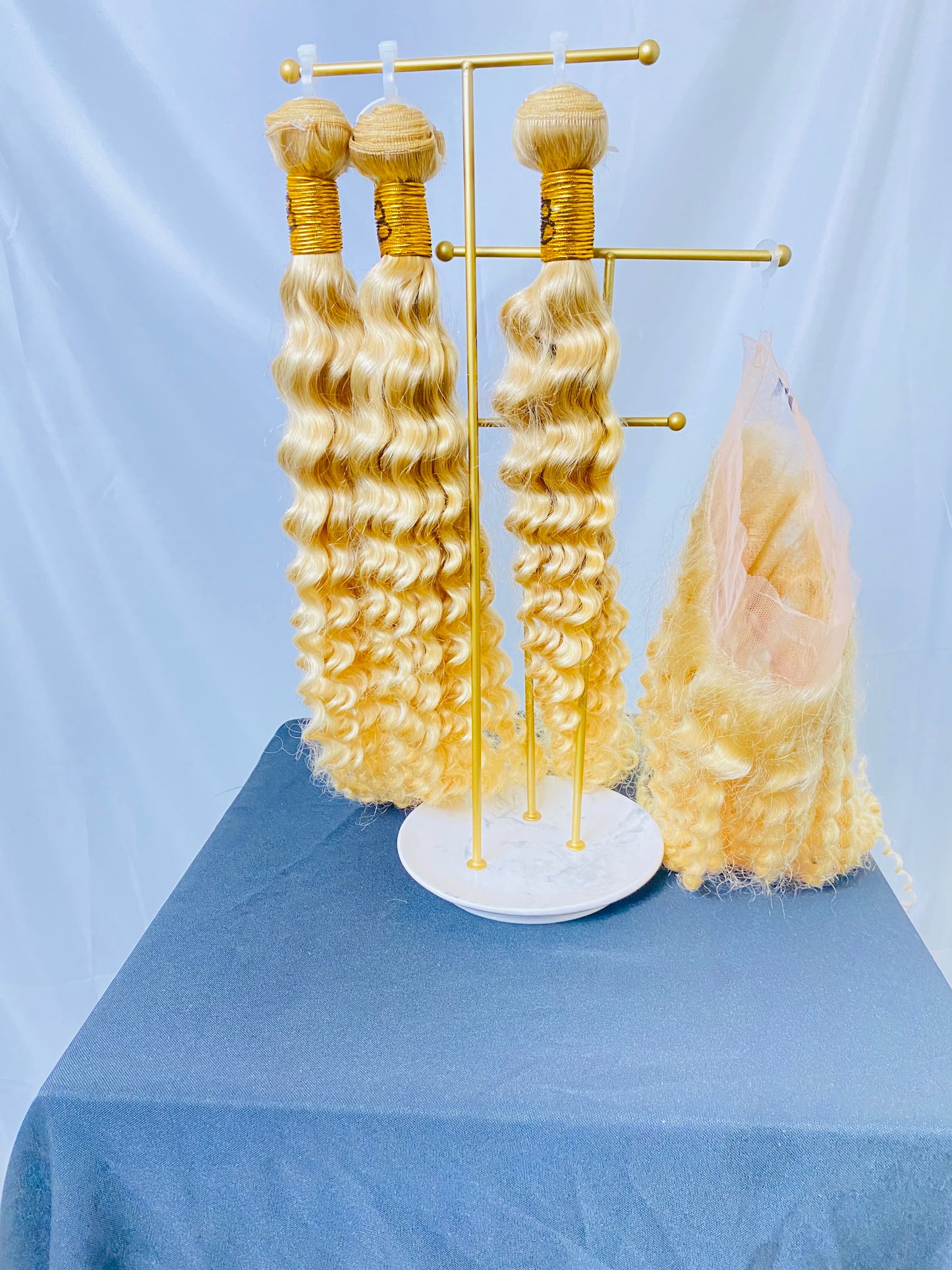 3 BLONDE 28 INCH WATER WAVE BUNDLES WITH 14 INCH WATER WAVE FRONTAL