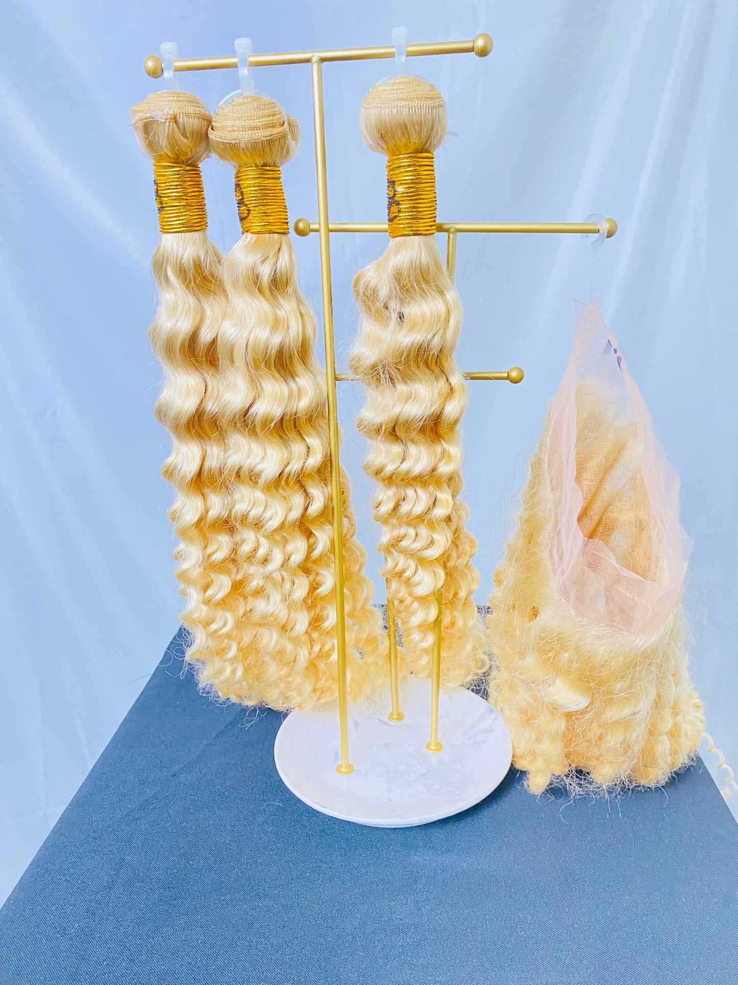 3 BLONDE 28 INCH WATER WAVE BUNDLES WITH 14 INCH WATER WAVE FRONTAL