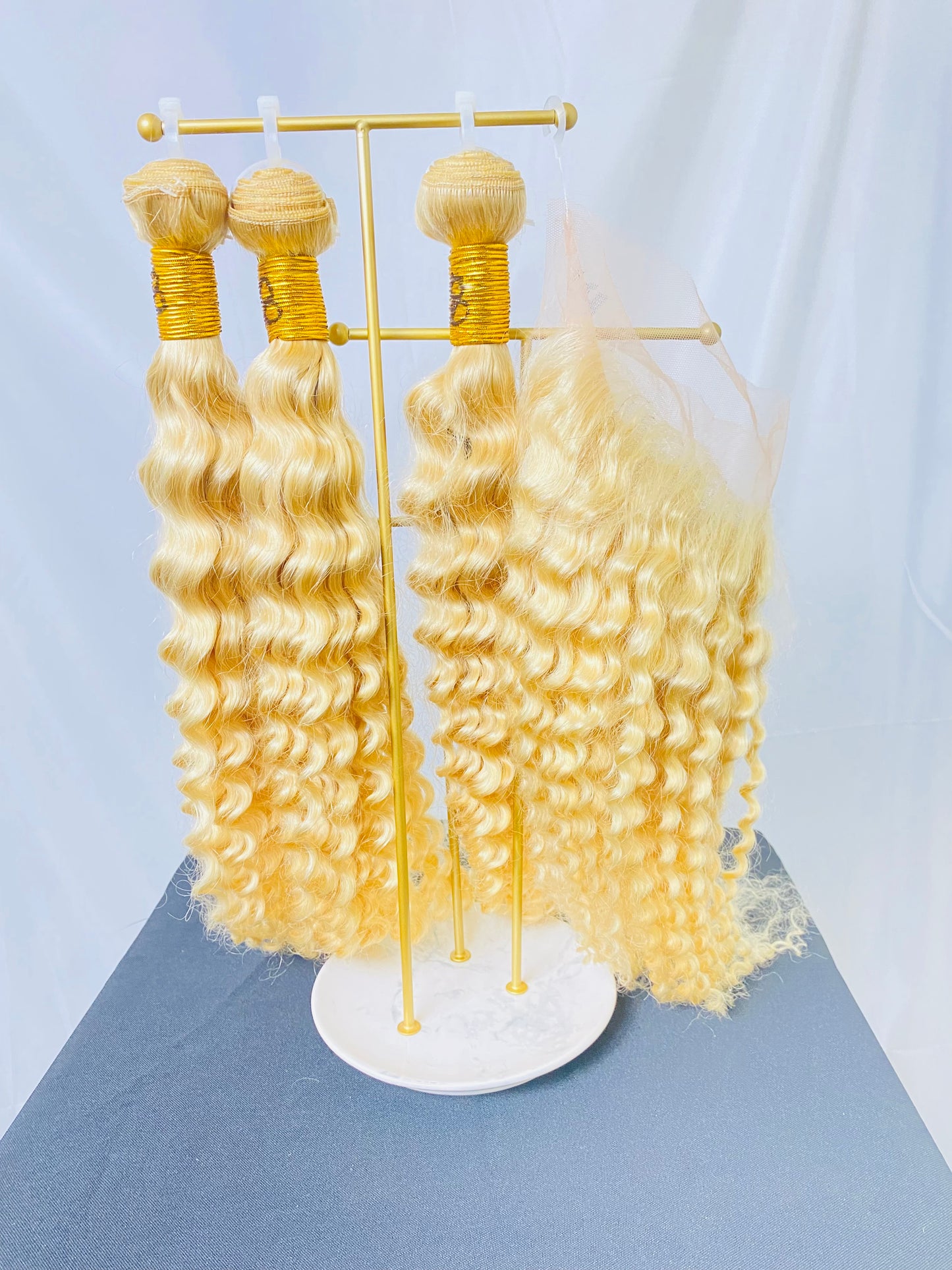 3 BLONDE 28 INCH WATER WAVE BUNDLES WITH 14 INCH WATER WAVE FRONTAL